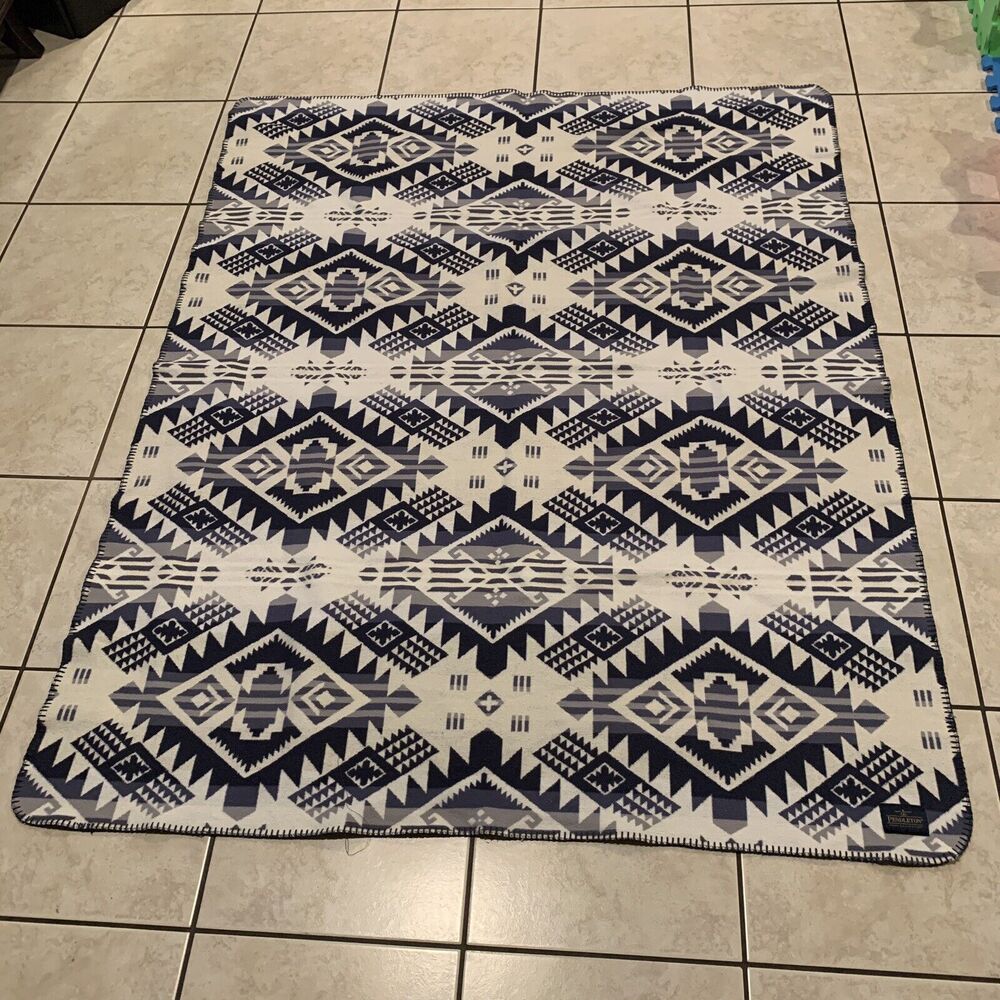 New Pendleton Home Collection Reversable Jacquard Classic Westward Journey